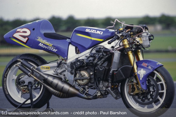La Suzuki RGV 500 XR89 de 2000