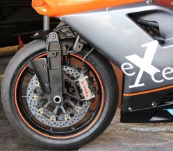Gros plan sur la fourche du prototype Ducati 848