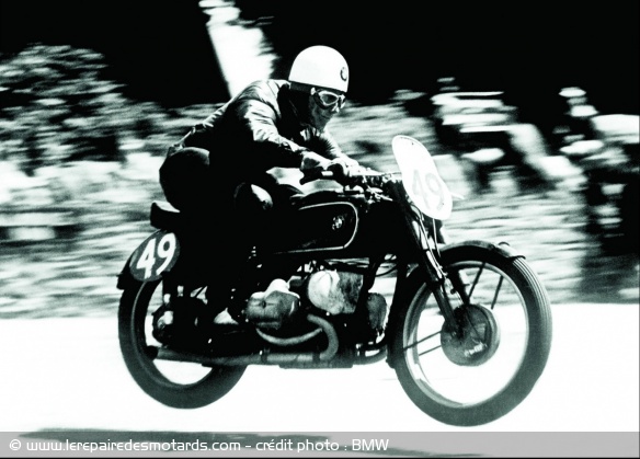 Pilotée par Georg Meier, la 500 BMW 