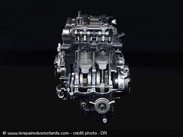 Pour conjuguer la simplicité du twin parallèle au caractère du V2 ouvert à 90°, Yamaha, mais aussi d'autres ont joué sur le décalage des manetons. Ici un MT 07