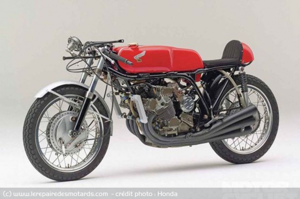 Honda RC 166