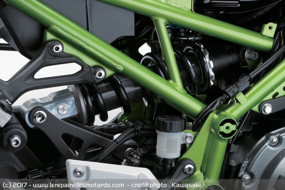 L'amortisseur arrière de la Kawasaki Z900