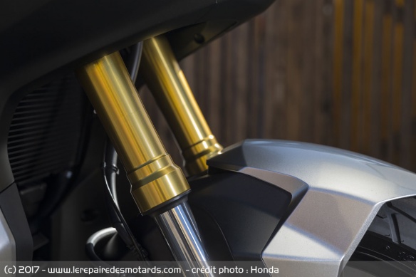Le X-ADV reçoit une fourche inversée