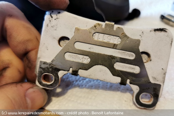 Récupérez la grille métallique