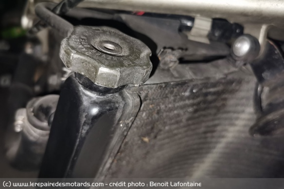 Le bouchon Kawasaki sur le nouveau radiateur