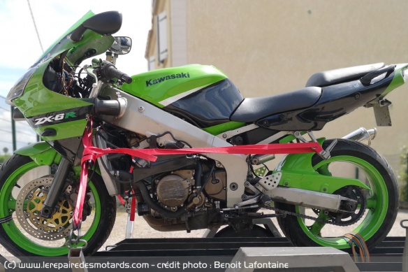 Modèle 2002 de la Kawasaki Zx6r 636