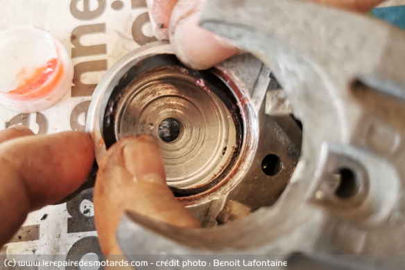 Remise en place des joints dans l'trier de frein