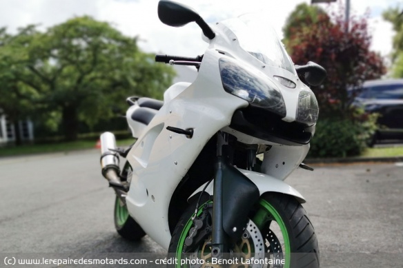 La Kawazaki Zx6r avec son nouveau phare et carénage