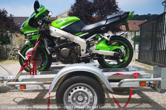 Transport de la moto à restaurer sur remorque