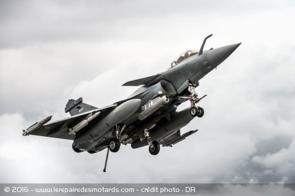 Train de pneus sortis sur Dassault Rafale