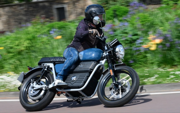 Essai moto électrique RGNT Scrambler 1.5
