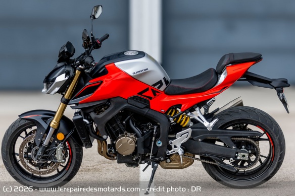La QJMOTOR SRK 800 est vendue 8.599 euros La QJMOTOR SRK 800 est vendue 8.599 euros