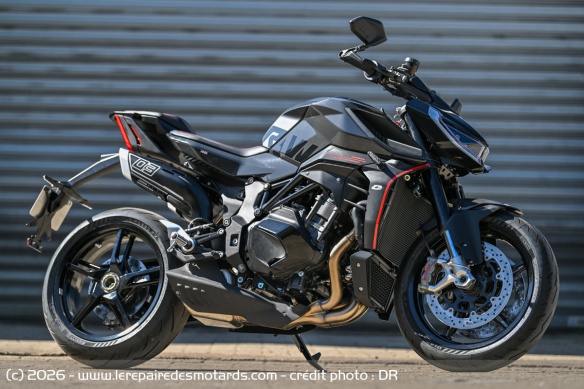 Le roadster QJMOTOR SRK 921