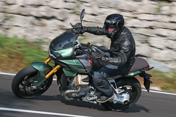 Essai Sport-GT Moto Guzzi V100 Mandello S Essai Sport-GT Moto Guzzi V100 Mandello S