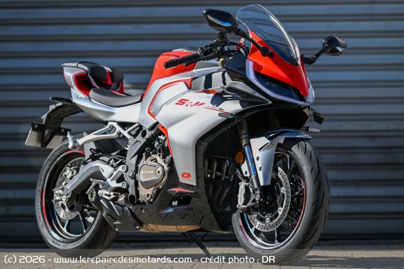 La QJMOTOR SRK 421 RR
