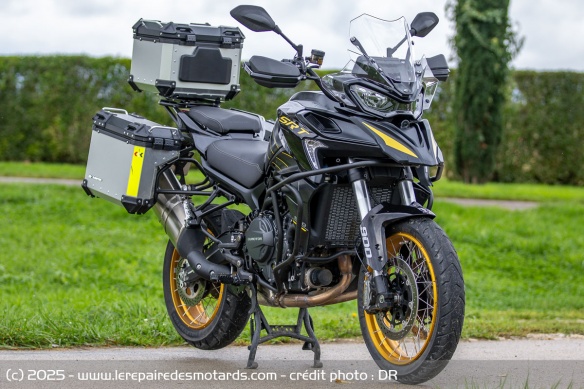 Le trail QJMOTOR SRT 900 SX Touring