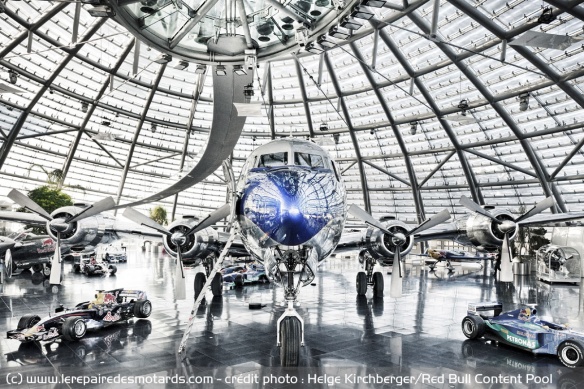 Avions, F1 et motos sont exposés à l'intérieur