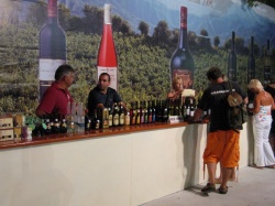 Stand de dégustation au festival du vin de Limassol
