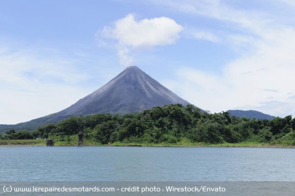 Le lac et le volcan Arenal Le lac et le volcan Arenal