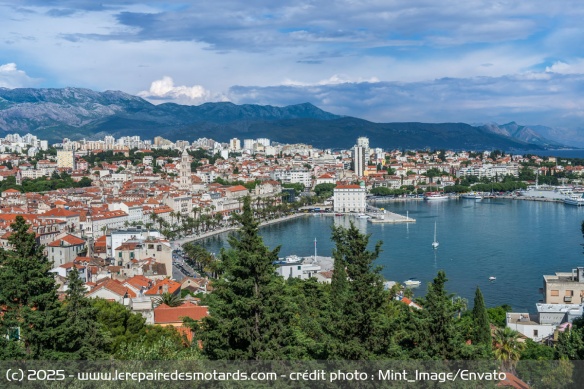 Vue sur la ville côtière de Split Vue sur la ville côtière de Split