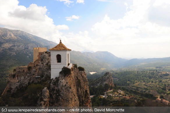 Le Donjon et la vue depuis le chateau de Guadalest