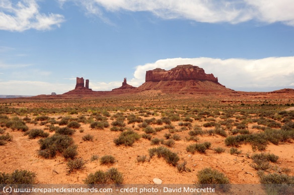 West, East et Merrick Butte à Monument Valley 