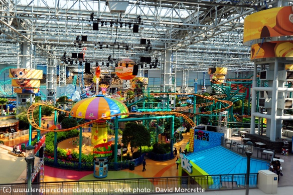 Un parc d'attraction au centre commercial Mall of America