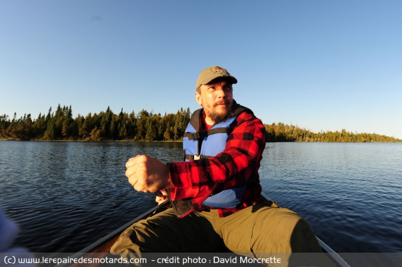 Carl en canoé dans les Boundary Waters
