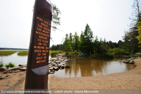 Aux sources du fleuve Mississippi sur le lac Itasca