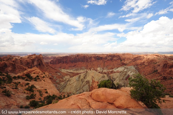 Upheaval dome au Parc national de Canyonlands à moto