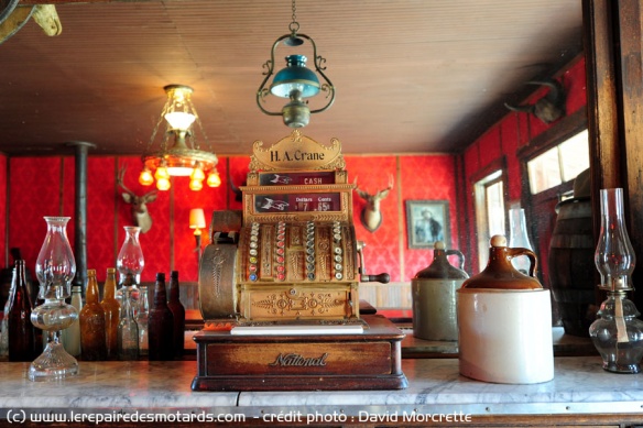 caisse dans le bar de la ville fantôme