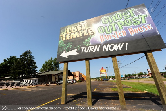Panneaux vers les attractions de Wisconsin Dells 
