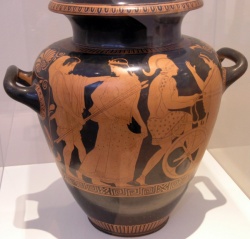 Vase sculpté en 420 av JC Thésée enlève Hélène