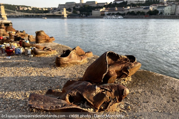 Mémorial dédié aux victimes juives de la Shoah à Budapest