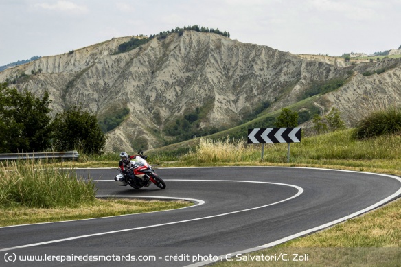 A l'approche de Saint-Marin, les belles routes permettent de pousser un peu les motos