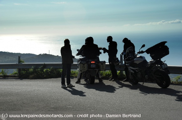 Le soleil se couche alors que nous entamons notre retour