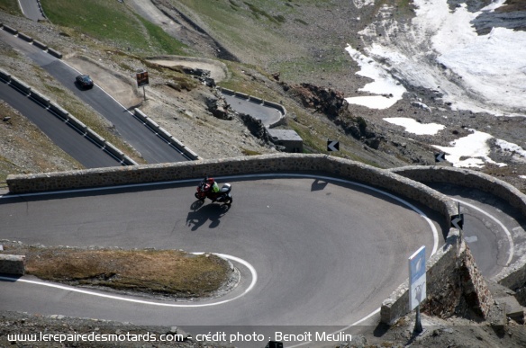 Le Stelvio : des motards dans les lacets