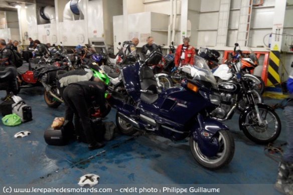 Motos dans le bateau, arrivée au Maroc