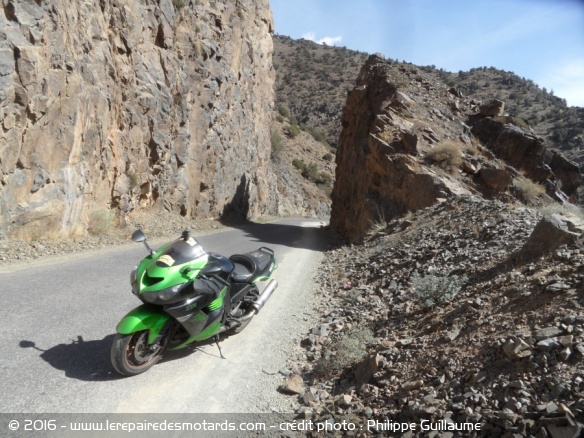 ZZR dans gorges sur la Route 203