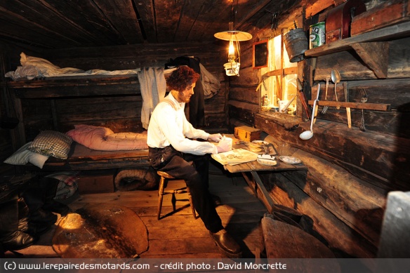 Intérieur d'une cabane de chasseur