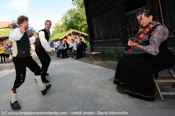 Danse folklorique au musée Norsk