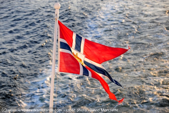 Le drapeau norvégien flotte