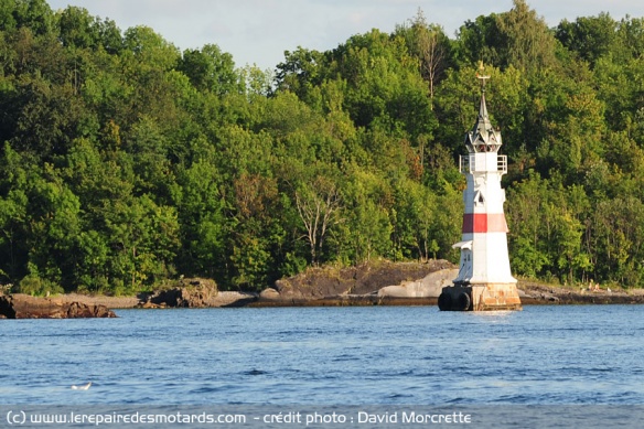 Hébergements en phare, mais le plus souvent dans la maison des gardiens mitoyenne et pas dans le phare lui-même