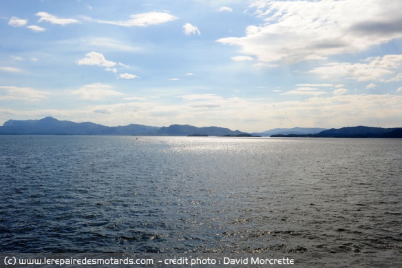 Sur la mer en direction de Sandvikvag