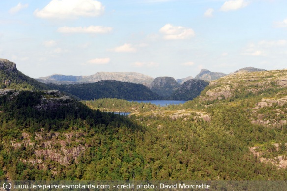 Montagnes autour du Rocher de la Chaire