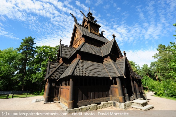 Le musée de Norsk Folke et son église de bois debout