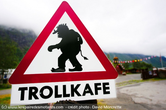 Panneau routier attentin passage de trolls