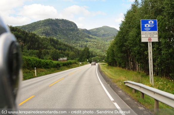 Tous les radars sont signalés en amont par un panneau bleu