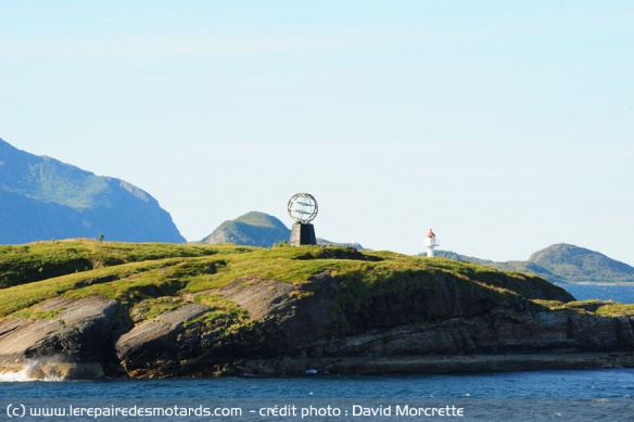 Passage du cercle polaire par la mer