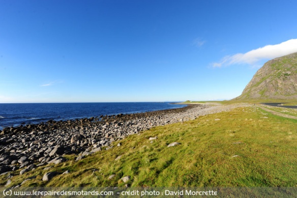 Plage de galets d'Eggun aux Lofoten